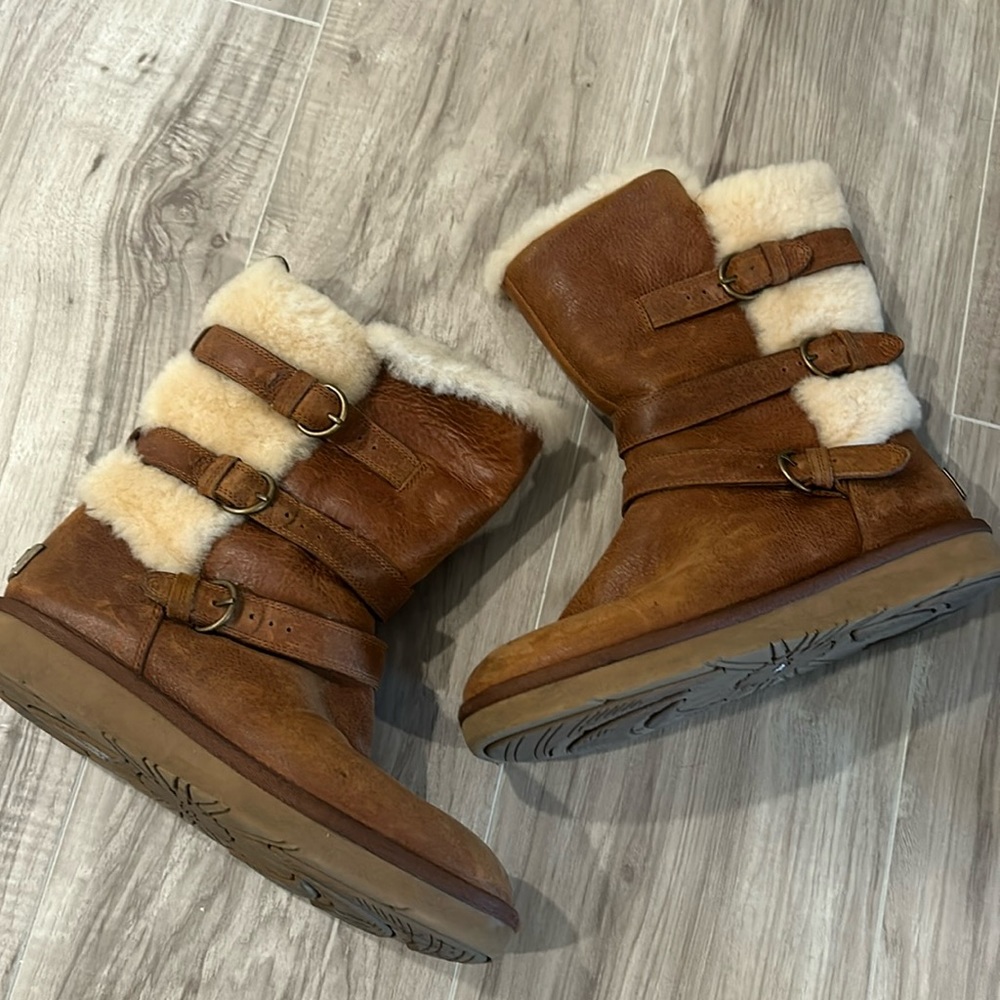 UGG BUCKLE BOOTS